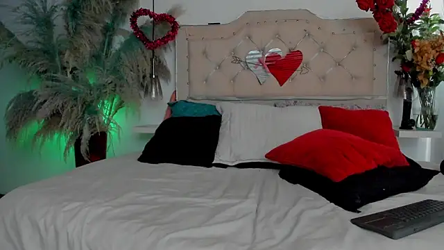 Samanthahavery44 online show from 04-15-26, 07:58