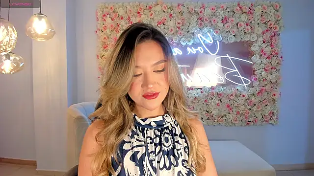 Snapshot of RebeccaHudson chatting on 10-13-25, 06:53 RebeccaHudson online show from 10-13-25, 06:53