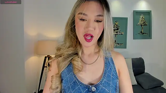 Snapshot of RebeccaHudson chatting on 05-10-26, 11:36 RebeccaHudson online show from 05-10-26, 11:36