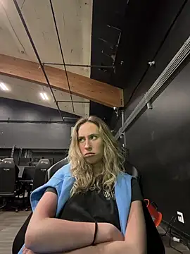 Snapshot of M1ssyk1ssy chatting on 03-25-26, 09:03 M1ssyk1ssy online show from 03-25-26, 09:03