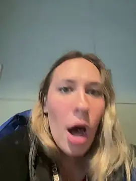 Snapshot of M1ssyk1ssy chatting on 01-03-25, 03:33 M1ssyk1ssy online show from 01-03-25, 03:33