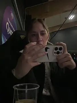 Snapshot of M1ssyk1ssy chatting on 02-02-25, 10:28 M1ssyk1ssy online show from 02-02-25, 10:28