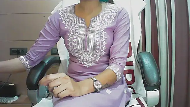 collage hoty online show from 01-13-26, 04:16