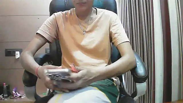 Snapshot of collage_hoty chatting on 10-31-25, 04:03 collage hoty online show from 10-31-25, 04:03