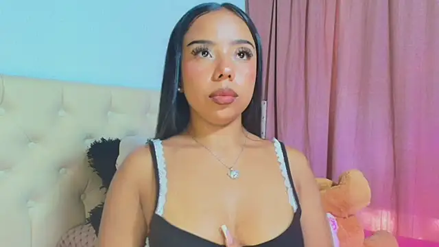 Snapshot of DafneMillers chatting on 02-17-25, 07:33 DafneMillers online show from 02-17-25, 07:33