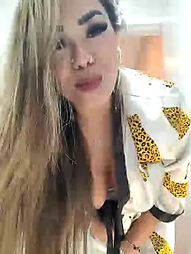 Snapshot of giselxxx_hot chatting on 10-10-25, 06:20 giselxxx hot online show from 10-10-25, 06:20