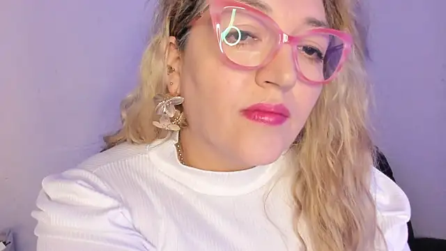 Naty Mature  online show from 12-17-25, 08:36