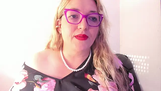 Naty Mature  online show from 10-16-25, 09:17