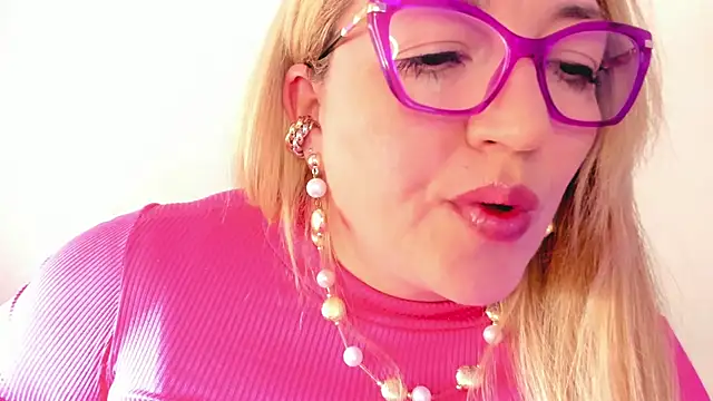 Naty Mature  online show from 10-21-25, 09:52
