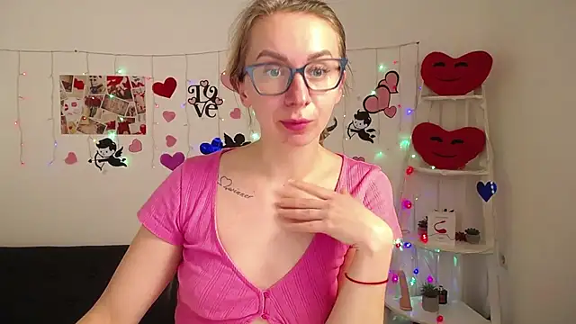 Snapshot of VasilisaSii chatting on 03-12-25, 12:26 VasilisaSii online show from 03-12-25, 12:26