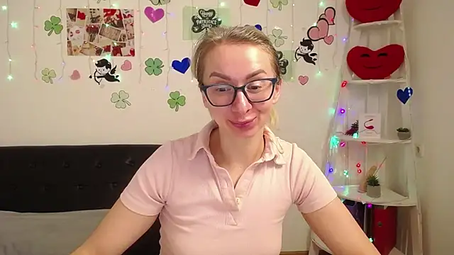 Snapshot of VasilisaSii chatting on 03-19-25, 09:06 VasilisaSii online show from 03-19-25, 09:06