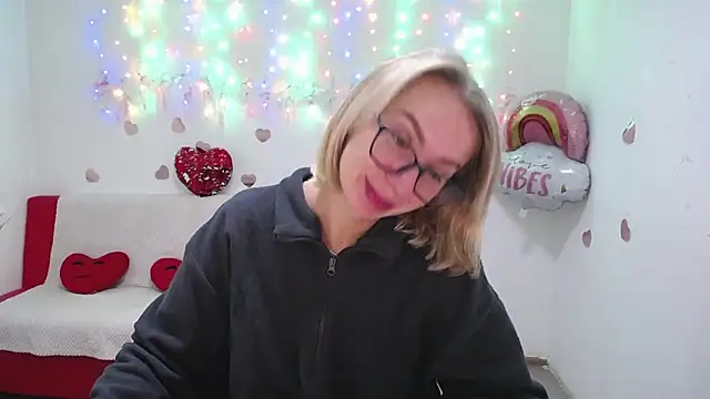 Snapshot of VasilisaSii chatting on 09-29-25, 05:14 VasilisaSii online show from 09-29-25, 05:14