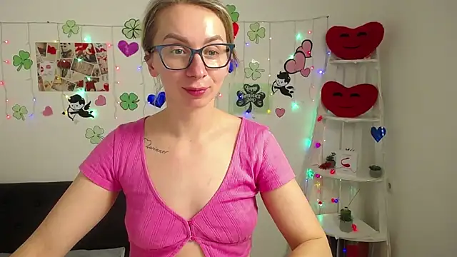 Snapshot of VasilisaSii chatting on 03-22-25, 12:35 VasilisaSii online show from 03-22-25, 12:35