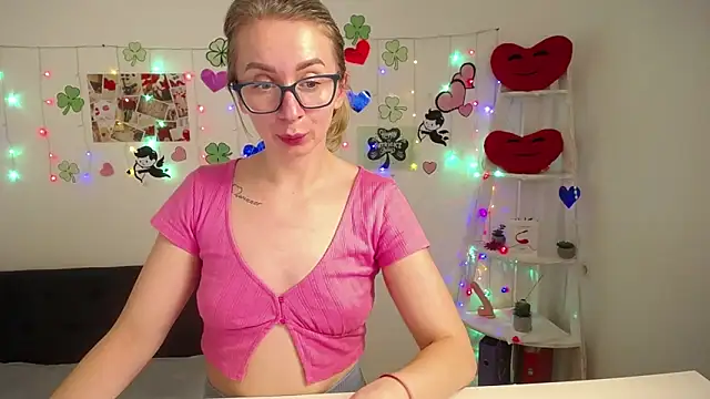 Snapshot of VasilisaSii chatting on 03-15-25, 12:13 VasilisaSii online show from 03-15-25, 12:13