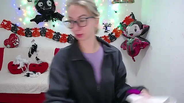 Snapshot of VasilisaSii chatting on 10-27-25, 06:14 VasilisaSii online show from 10-27-25, 06:14