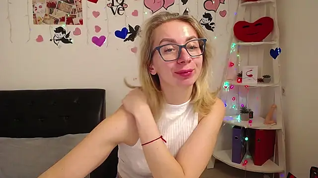 Snapshot of VasilisaSii chatting on 03-03-25, 09:13 VasilisaSii online show from 03-03-25, 09:13