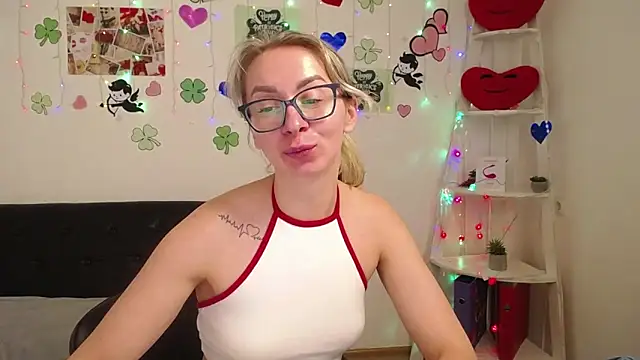 Snapshot of VasilisaSii chatting on 03-17-25, 09:12 VasilisaSii online show from 03-17-25, 09:12