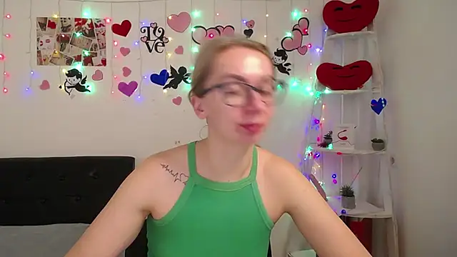 Snapshot of VasilisaSii chatting on 03-14-25, 06:10 VasilisaSii online show from 03-14-25, 06:10