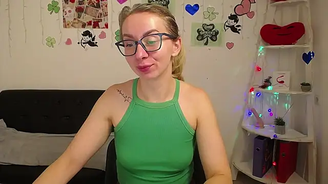 Snapshot of VasilisaSii chatting on 03-15-25, 09:09 VasilisaSii online show from 03-15-25, 09:09