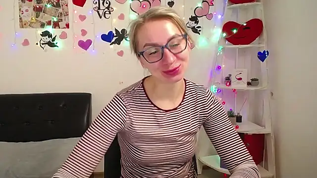 Snapshot of VasilisaSii chatting on 03-05-25, 06:12 VasilisaSii online show from 03-05-25, 06:12