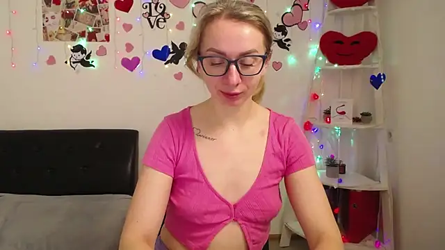 Snapshot of VasilisaSii chatting on 03-12-25, 06:18 VasilisaSii online show from 03-12-25, 06:18