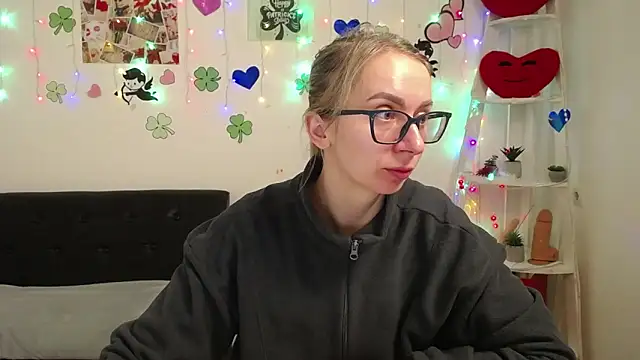 Snapshot of VasilisaSii chatting on 03-19-25, 06:03 VasilisaSii online show from 03-19-25, 06:03