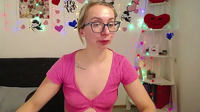 Snapshot of VasilisaSii chatting on 03-12-25, 09:23 VasilisaSii online show from 03-12-25, 09:23