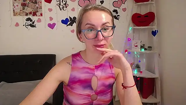 Snapshot of VasilisaSii chatting on 02-24-25, 12:16 VasilisaSii online show from 02-24-25, 12:16