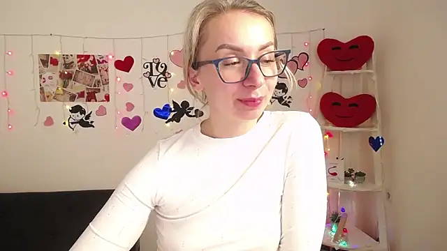 Snapshot of VasilisaSii chatting on 02-21-25, 03:21 VasilisaSii online show from 02-21-25, 03:21