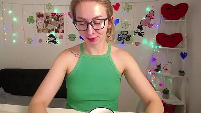 Snapshot of VasilisaSii chatting on 03-14-25, 03:25 VasilisaSii online show from 03-14-25, 03:25