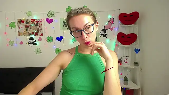 Snapshot of VasilisaSii chatting on 03-21-25, 12:28 VasilisaSii online show from 03-21-25, 12:28