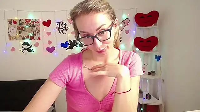 Snapshot of VasilisaSii chatting on 03-01-25, 03:38 VasilisaSii online show from 03-01-25, 03:38