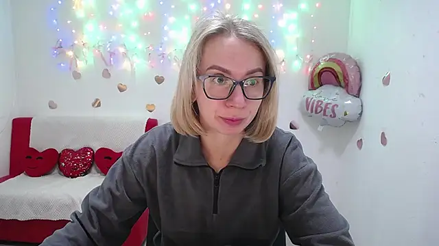 Snapshot of VasilisaSii chatting on 09-27-25, 05:02 VasilisaSii online show from 09-27-25, 05:02