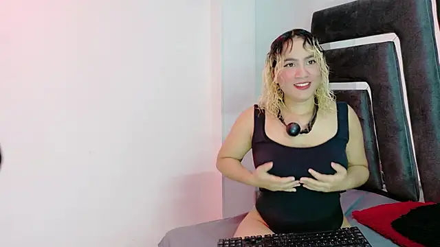 AliceandMax online show from 12-05-25, 03:21