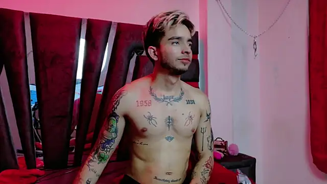 AliceandMax online show from 03-18-25, 04:39