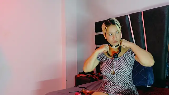 Snapshot of AliceandMax chatting on 04-13-26, 01:59 AliceandMax online show from 04-13-26, 01:59