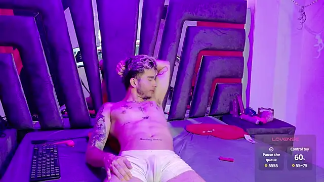 AliceandMax online show from 03-21-25, 06:29