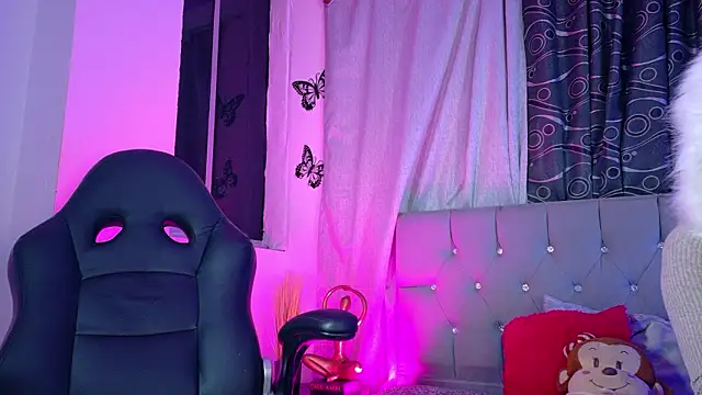 Snapshot of meggan_77 chatting on 01-19-26, 02:04 meggan 77 online show from 01-19-26, 02:04