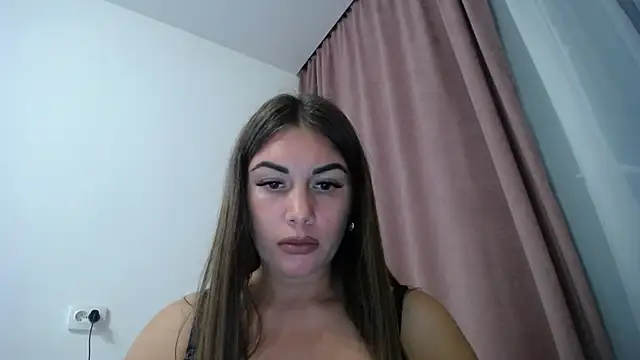Snapshot of LinaSparks chatting on 10-08-25, 04:08 LinaSparks online show from 10-08-25, 04:08