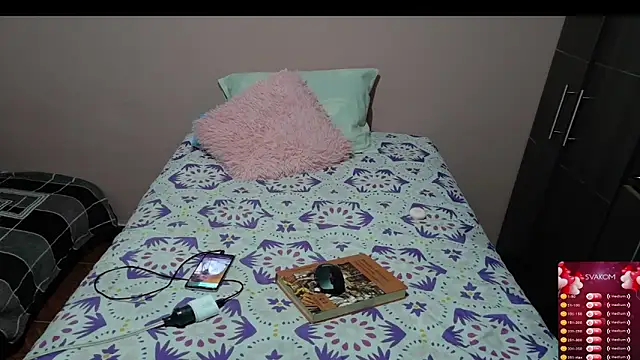 Snapshot of bellah_rose_squirt chatting on 05-20-26, 03:47 bellah rose squirt online show from 05-20-26, 03:47