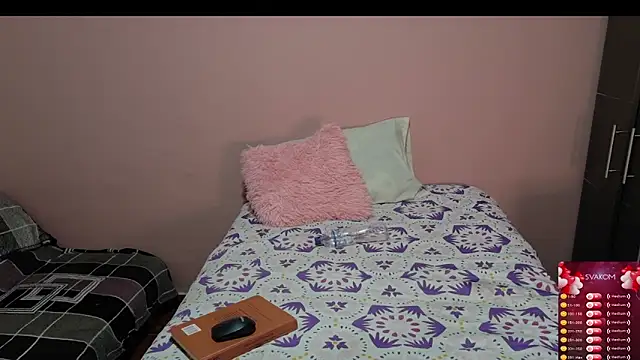 Snapshot of bellah_rose_squirt chatting on 05-15-26, 02:31 bellah rose squirt online show from 05-15-26, 02:31