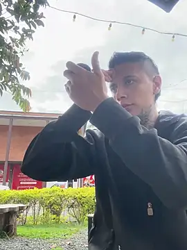 Snapshot of _PhillipBrown chatting on 02-14-25, 01:18 PhillipBrown online show from 02-14-25, 01:18