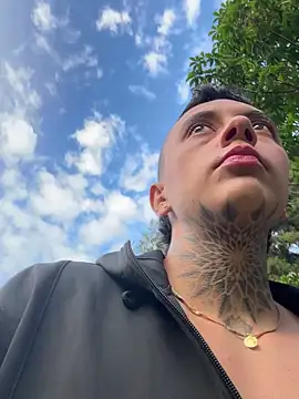 Snapshot of _PhillipBrown chatting on 09-11-25, 11:32 PhillipBrown online show from 09-11-25, 11:32