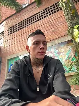 Snapshot of _PhillipBrown chatting on 03-01-25, 01:18 PhillipBrown online show from 03-01-25, 01:18