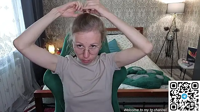 Snapshot of Lill_Mary chatting on 06-11-26, 02:53 Lill Mary online show from 06-11-26, 02:53