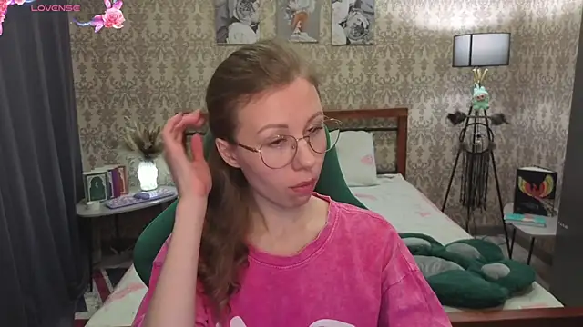 Snapshot of Lill_Mary chatting on 02-15-26, 03:18 Lill Mary online show from 02-15-26, 03:18