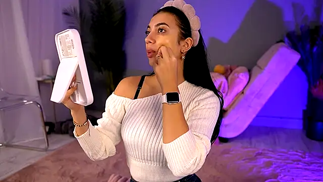 BetsyGonzale online show from 10-21-25, 04:01