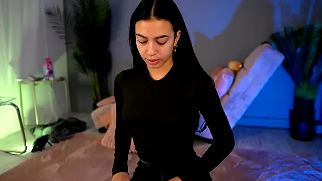 BetsyGonzale online show from 10-22-25, 04:01