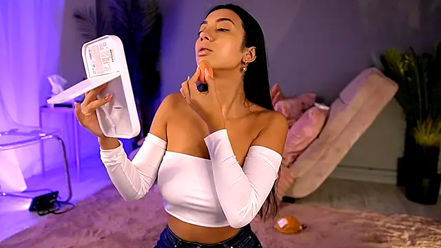 BetsyGonzale online show from 09-11-25, 04:12