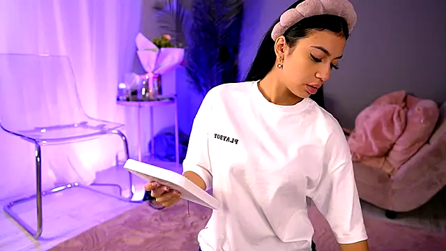 BetsyGonzale online show from 09-20-25, 03:55